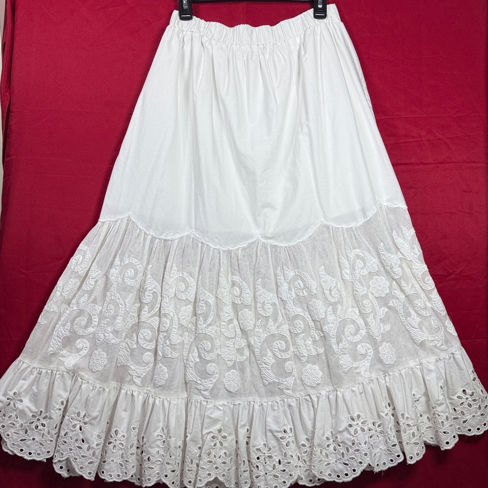 (N5) Abercrombie & Fitch
Vintage embroidered skirt with ruffles, long, size MP - Picture 11 of 16
